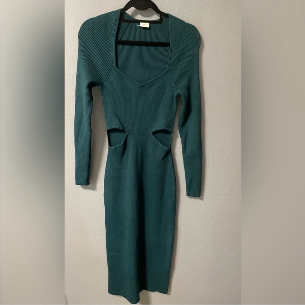 Elegant Teal Long-Sleeve Dress
